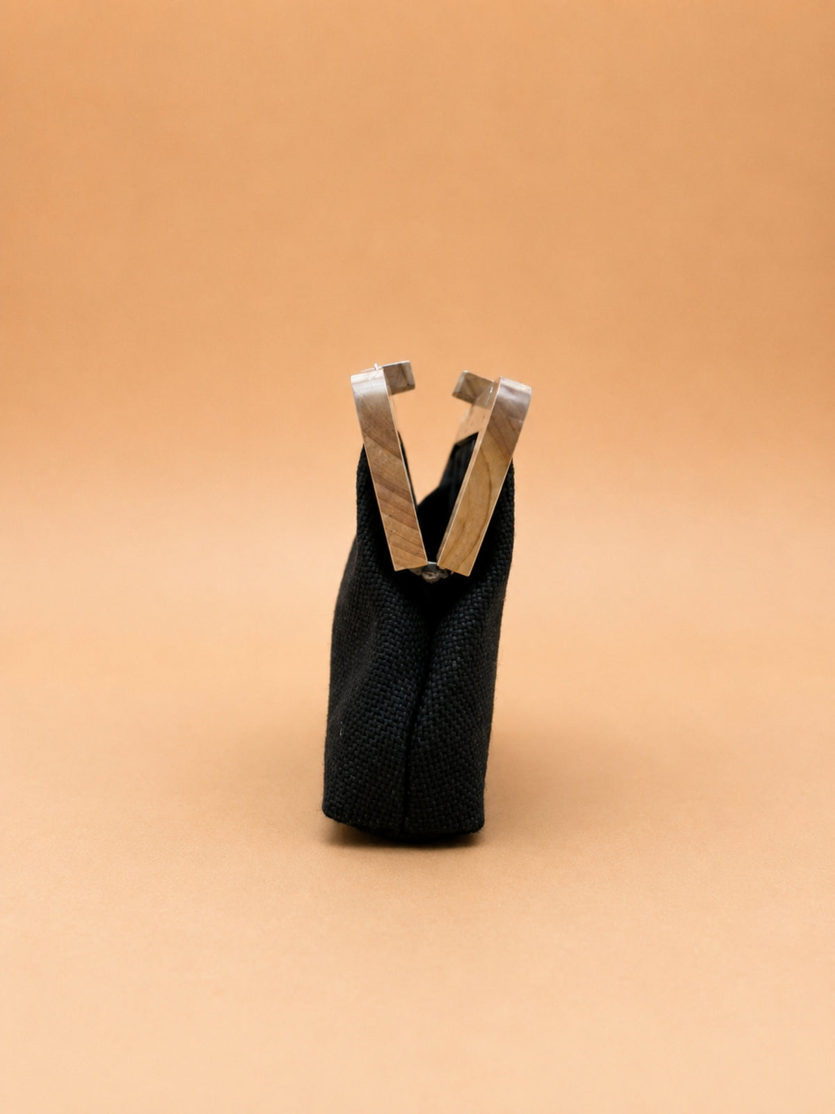The Code – Clutch Sahara Nero