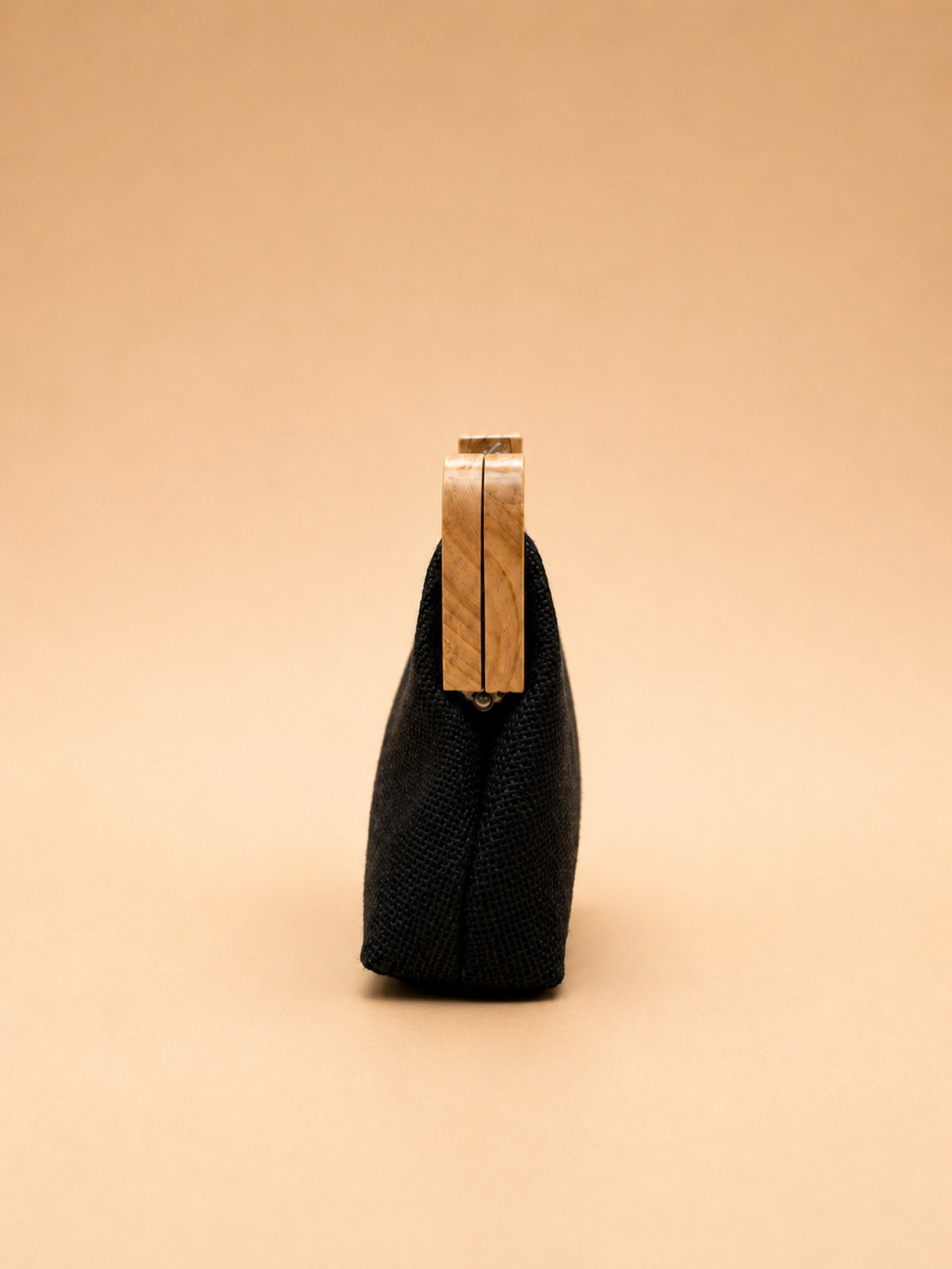 The Code – Clutch Sahara Nero